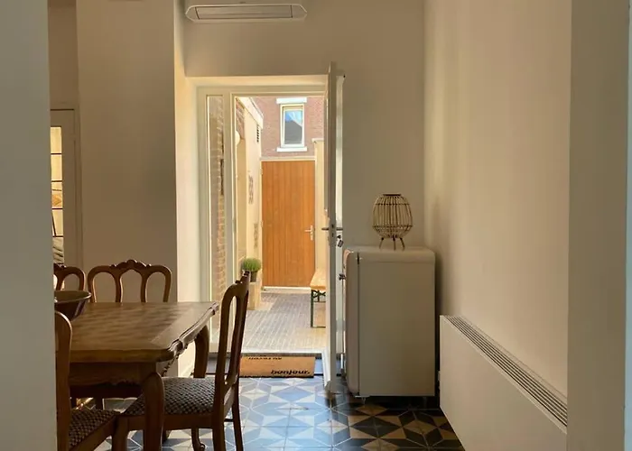 Authentic - 6p-apartment شقة *